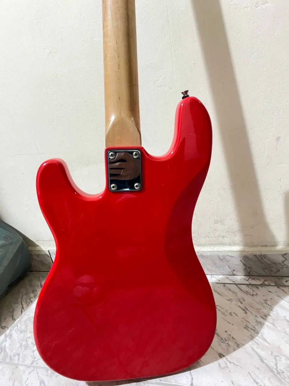 Baixo de 4 cordas PHX vermelho