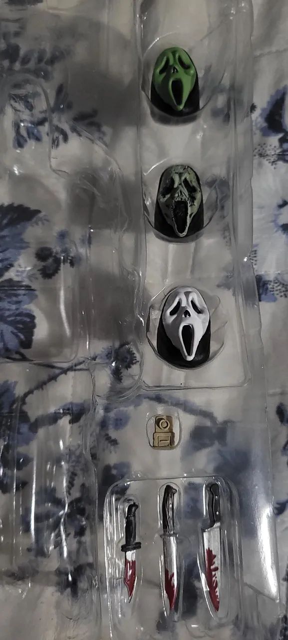 Boneco Ghostface neca terror action figure pânico - Foto 3