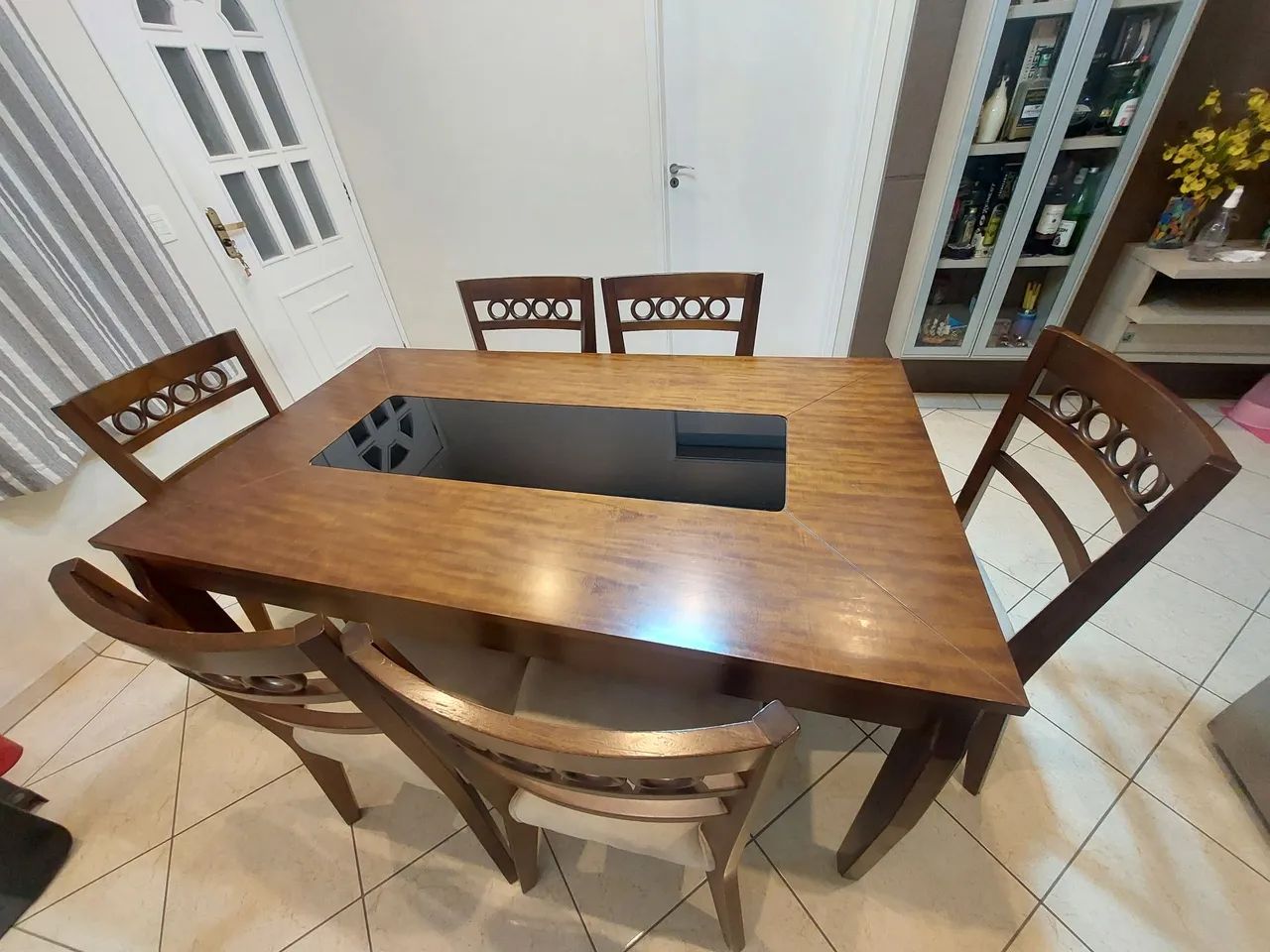Mesa 1,60 X 0,90m com 6 cadeiras estofadas - Foto 2