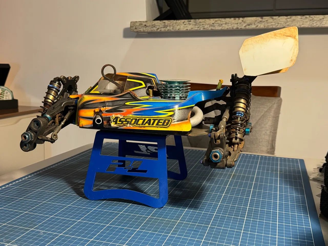 Buggy profissional Team Associated nitro 1/8