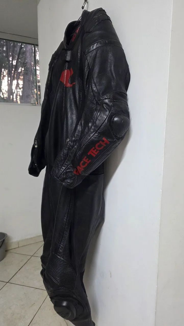Vendo macacão Race Tech tamanho 58 ( difícil de achar esse tamanho), em couro legítimo  - Foto 3