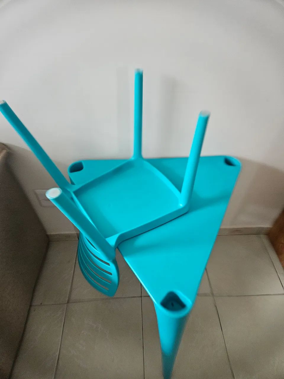 Conjunto mesa triangular e cadeira infantil Tramontina - Foto 2
