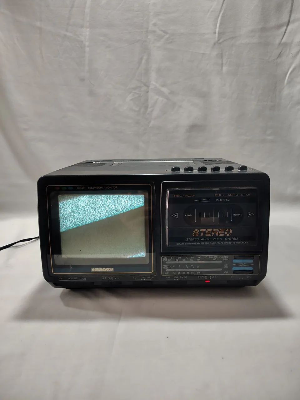 Mini Tv Portatil com K7 e rádio embassy ( Funcionando )