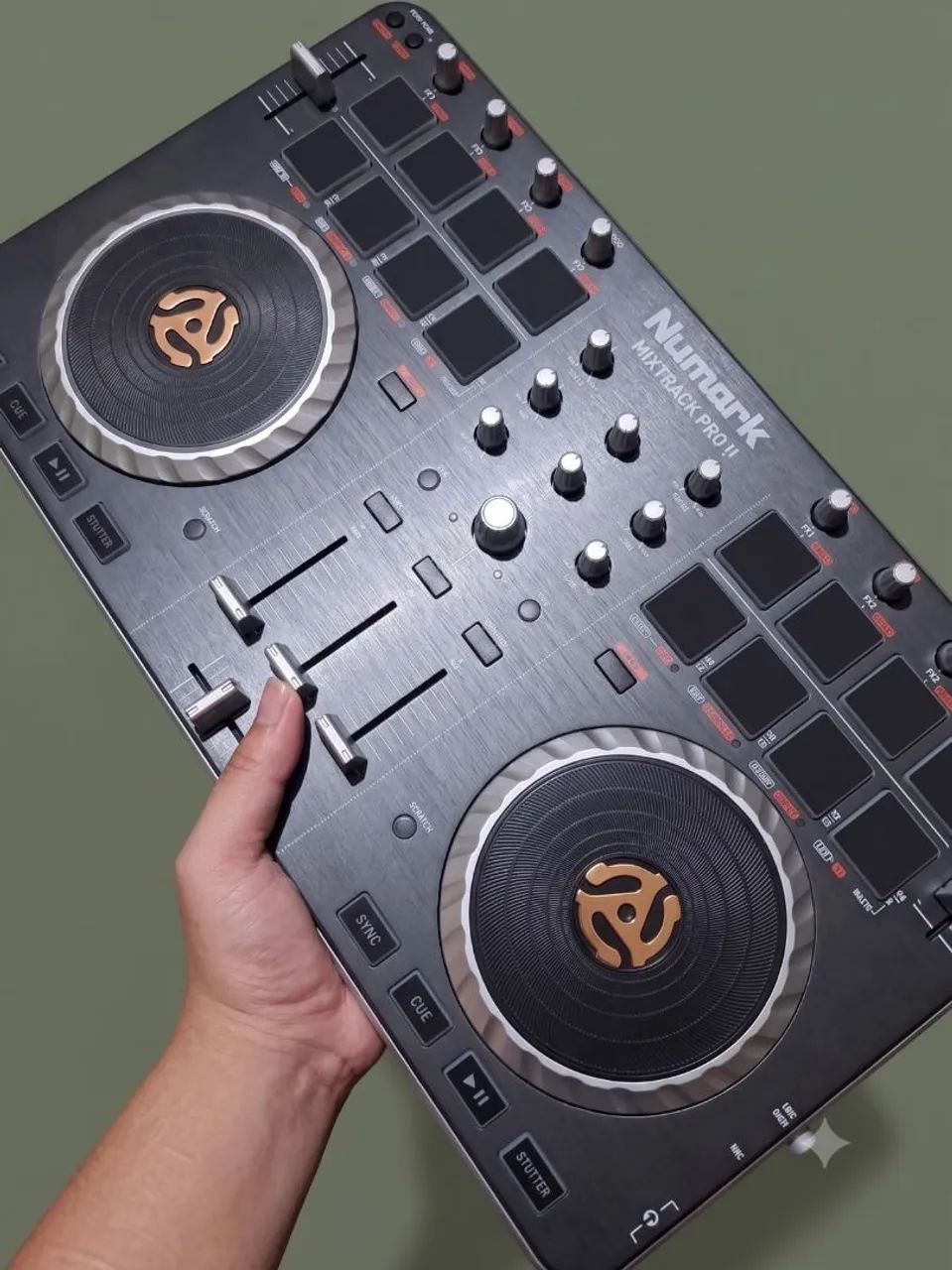 Vendo Controladora Numark Mixtrack Pro II