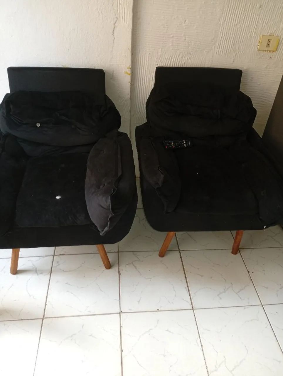 Vende se,  3 peças.