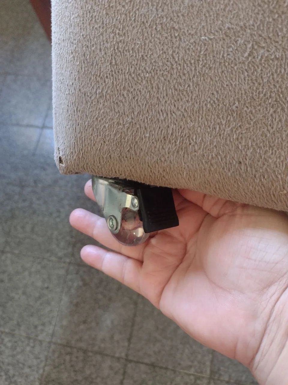Sofá de Luxo pra vender rápido Com rodas e almofadas Soltas para melhor atender  - Foto 5