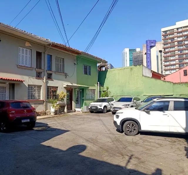 Alugo quartos e suítes em Pinheiros ao lado do metrô 