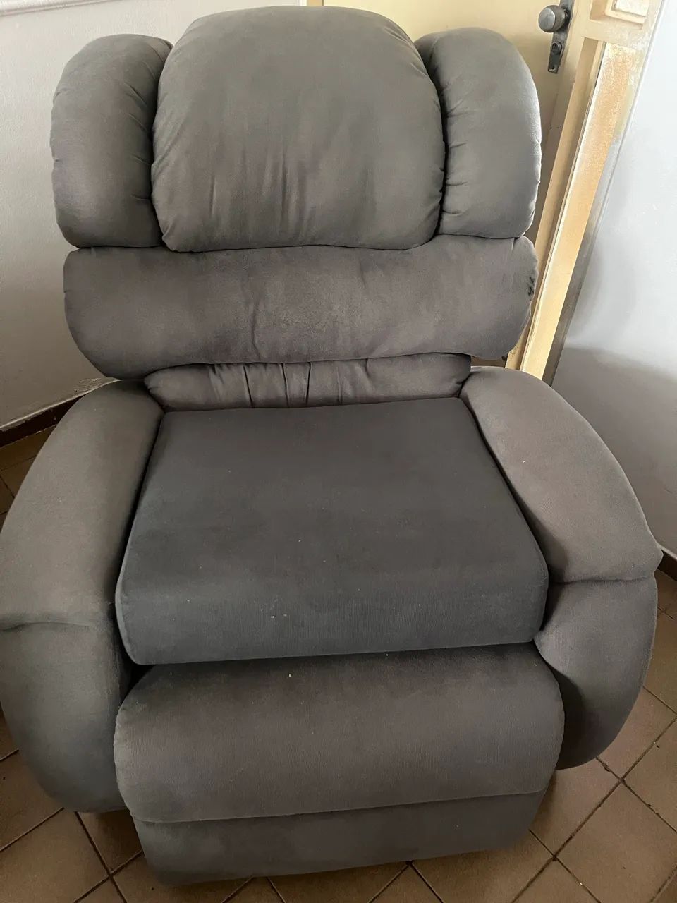 Poltrona reciclável nova  - Foto 3