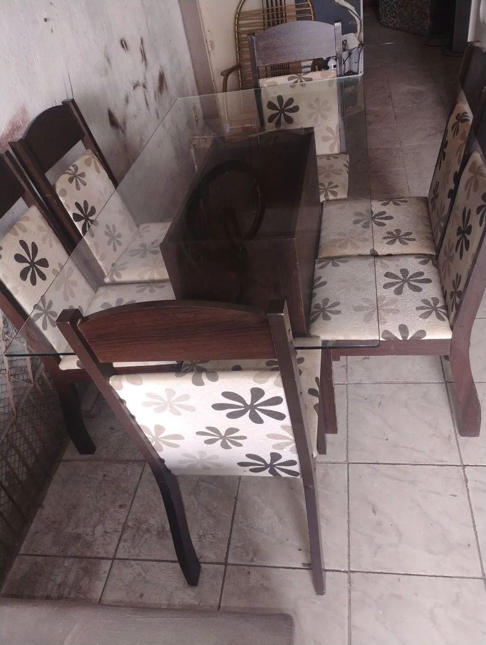 Mesa com,6 cadeiras 
