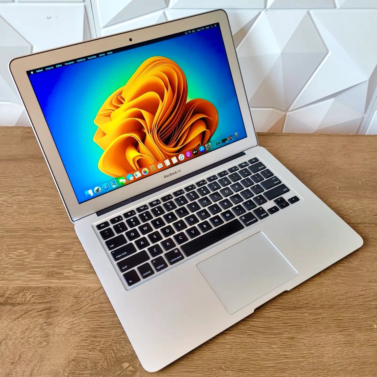 MacBook Air Core i5 - SSD M2 256GB (Passo Cartão) - Notebooks