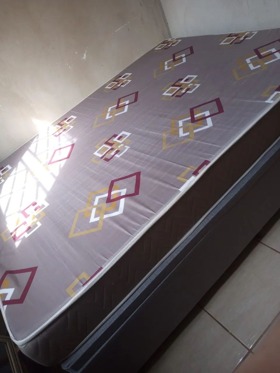 Vendo cama baú casal