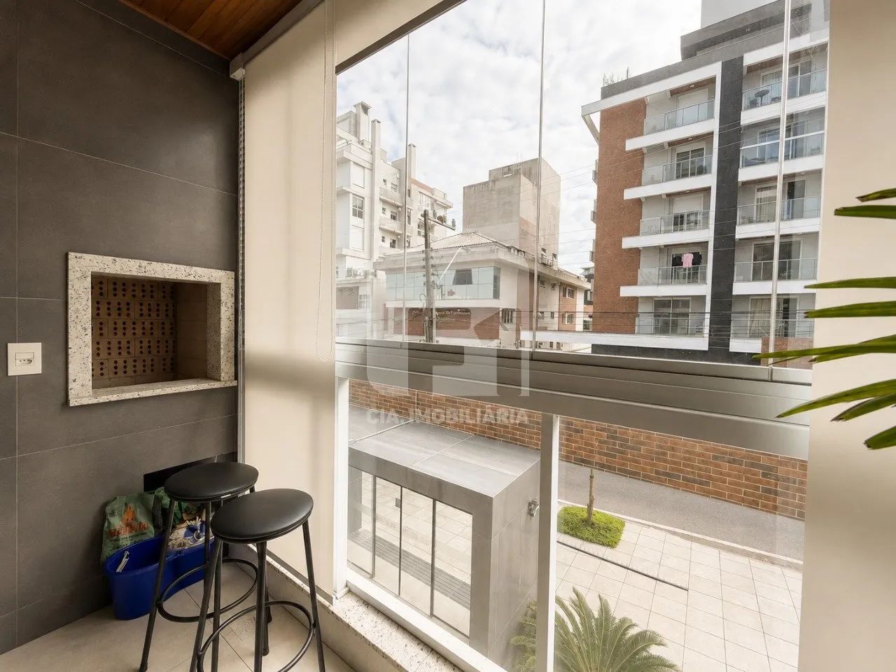 Apartamento de 2 dormitórios à venda no Centro - Foto 3