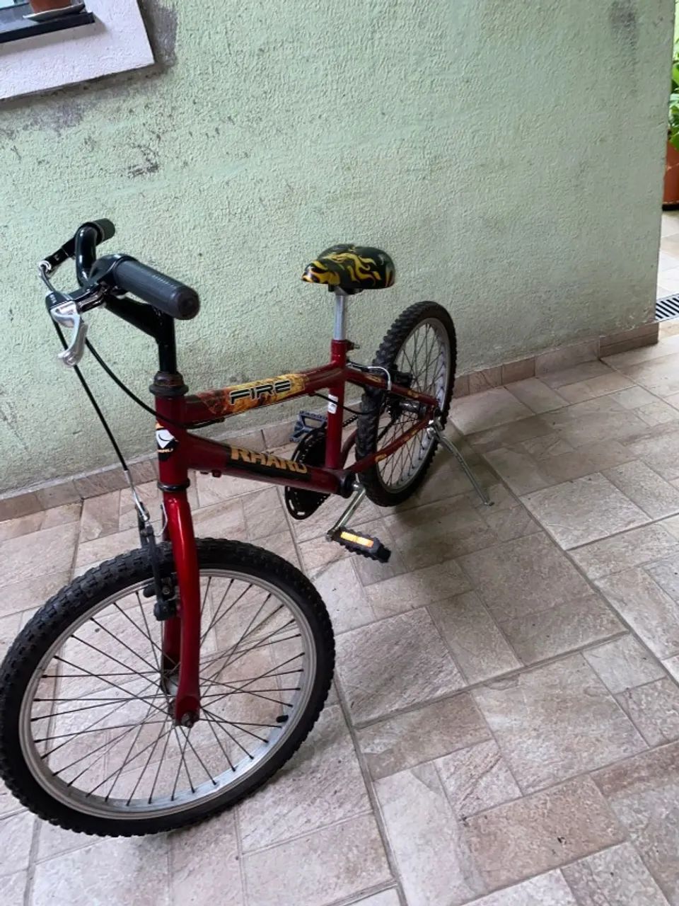 Bicicleta Infantil semi nova - Foto 4