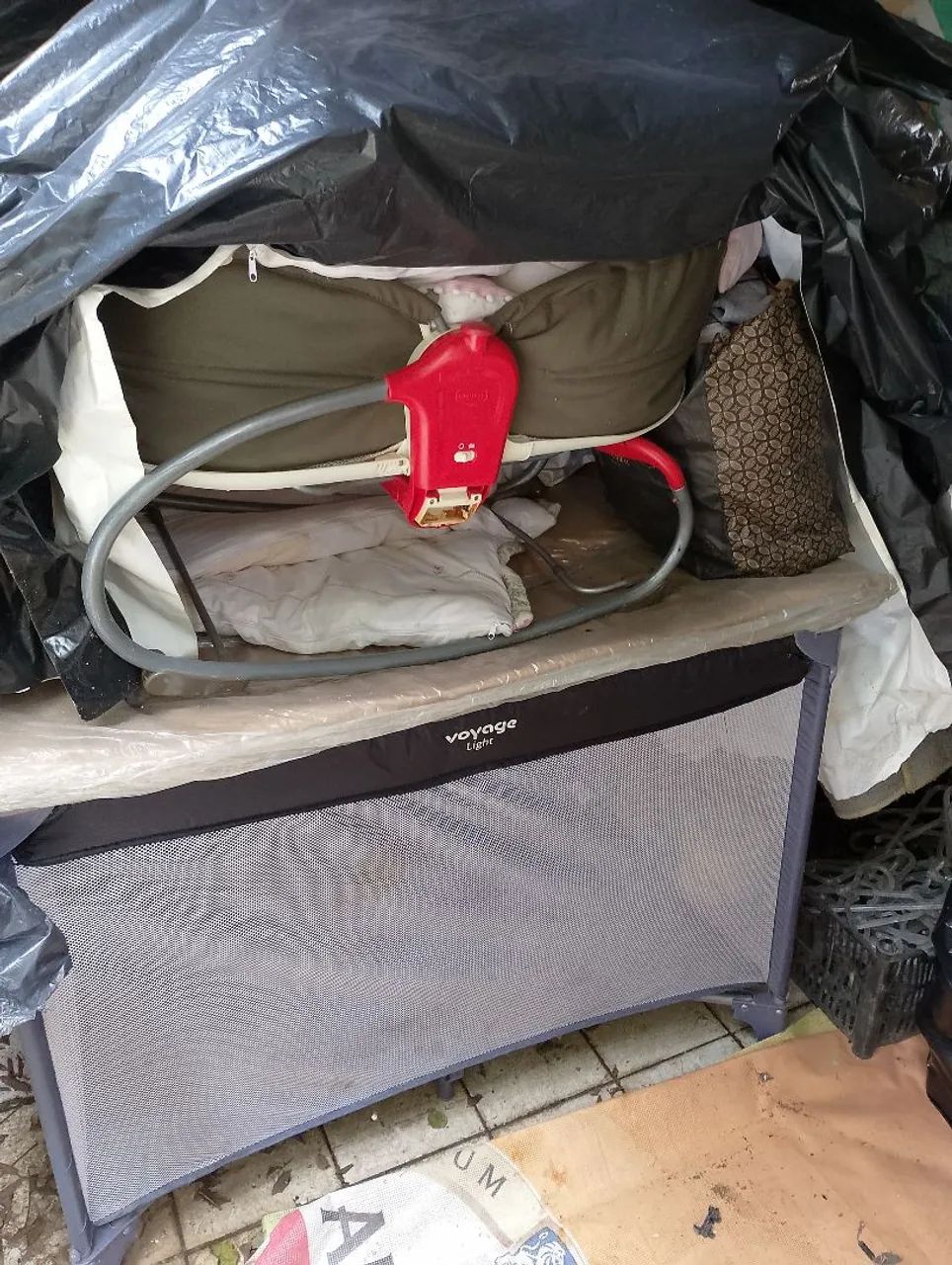 Cercadinho e bebê conforto 