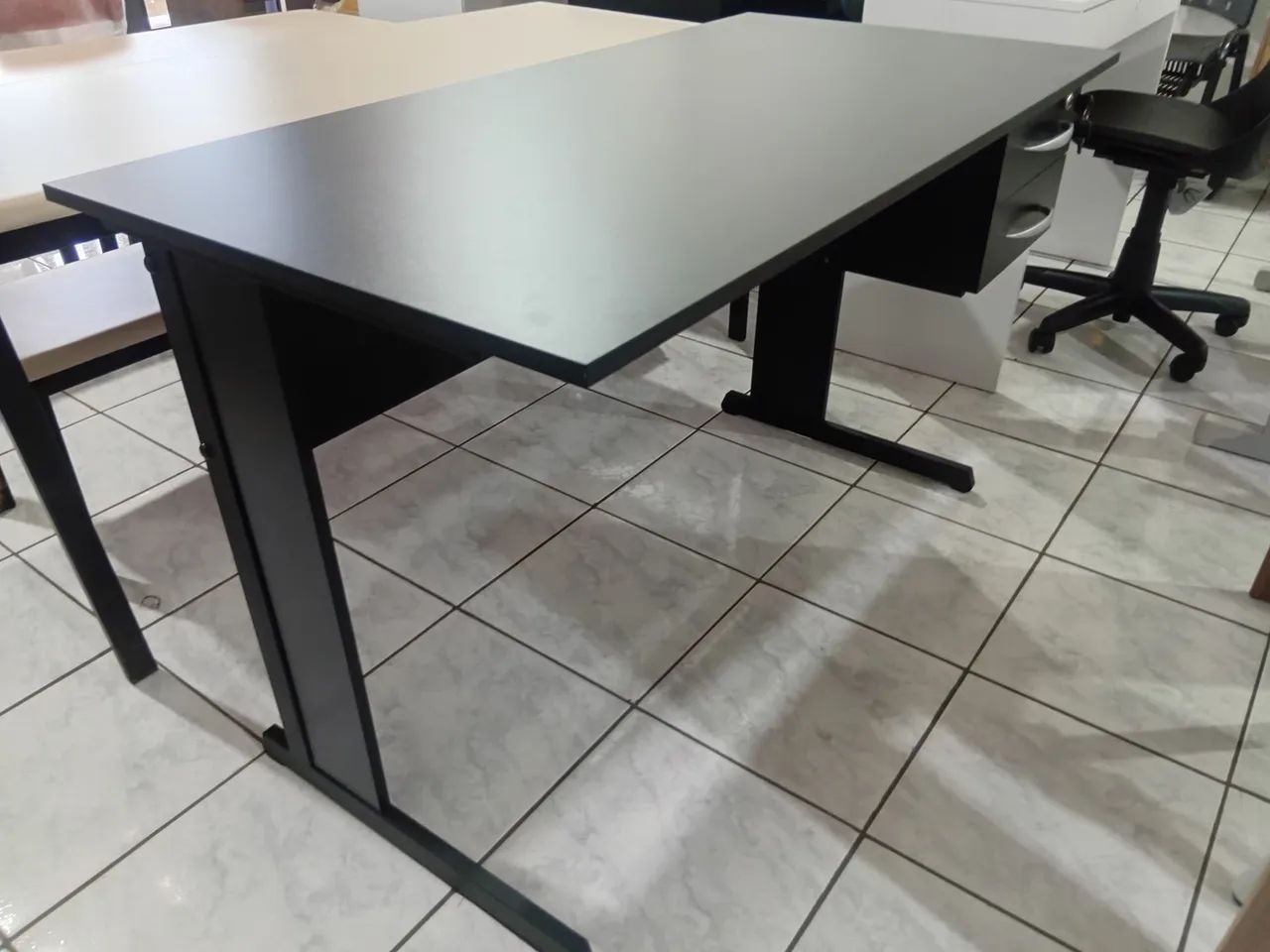 Mesa 1.20m com 2 gavetas