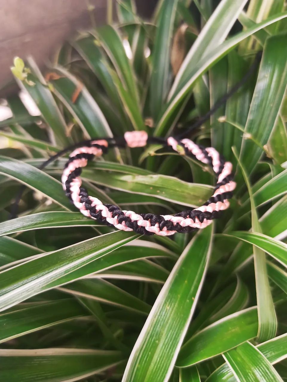 Pulseira em macrame tubular 2 cores