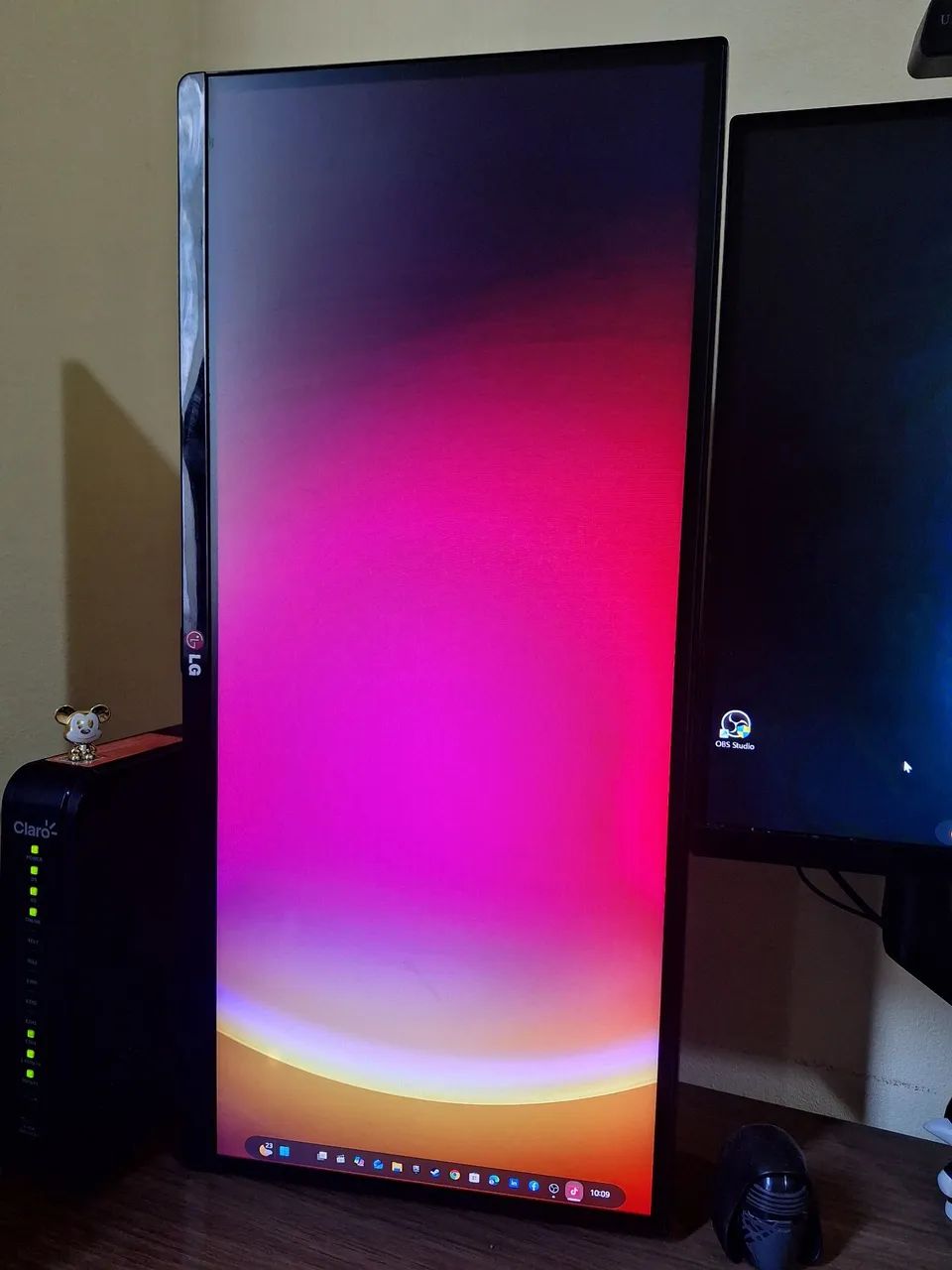 LG ULTRAWIDE 25P LEIA