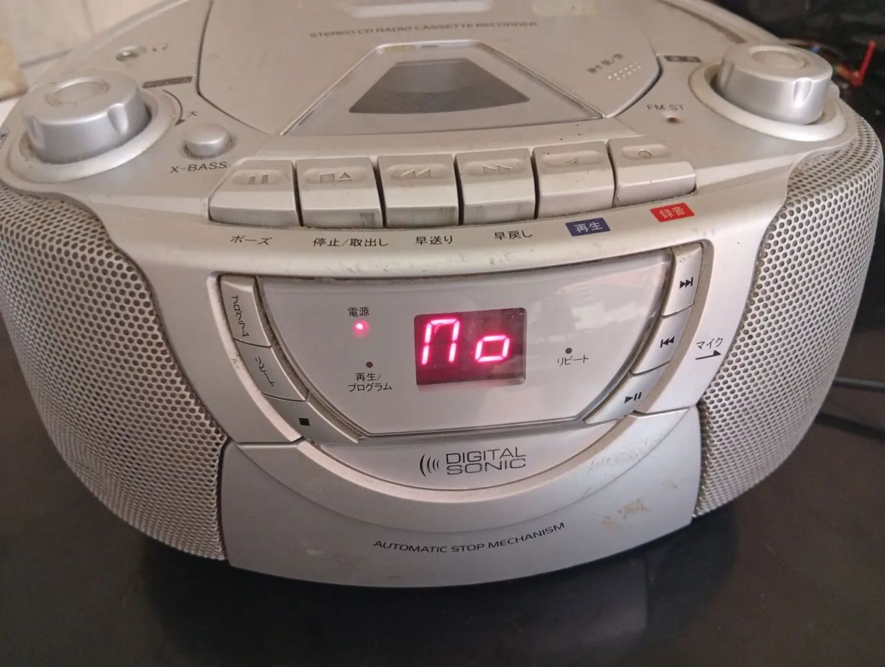 Rádio portátil não sei se funciona o cd 