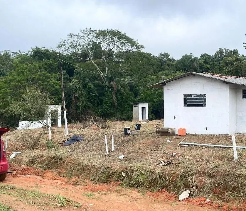 HE Lotes 826 m² com casa semi pronta! Aproveite! - Foto 3