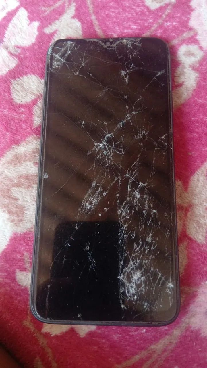 Vendo celular com a tela quebrada para conserto ou retirada de peças - Foto 2