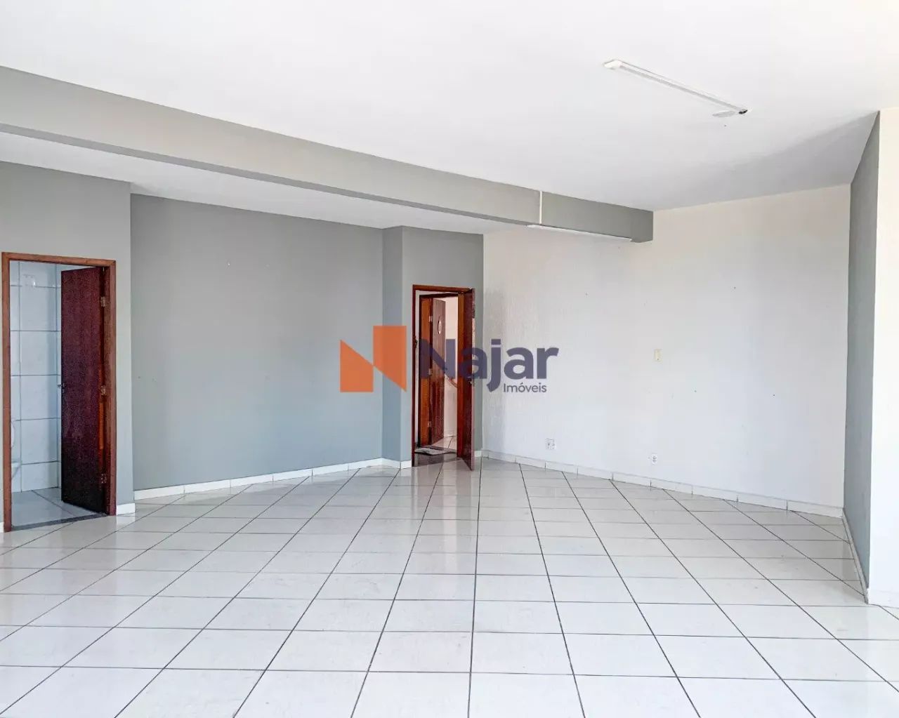 SALA COMERCIAL PARA VENDA OU LOCAÇÃO NO CENTRO - Foto 2