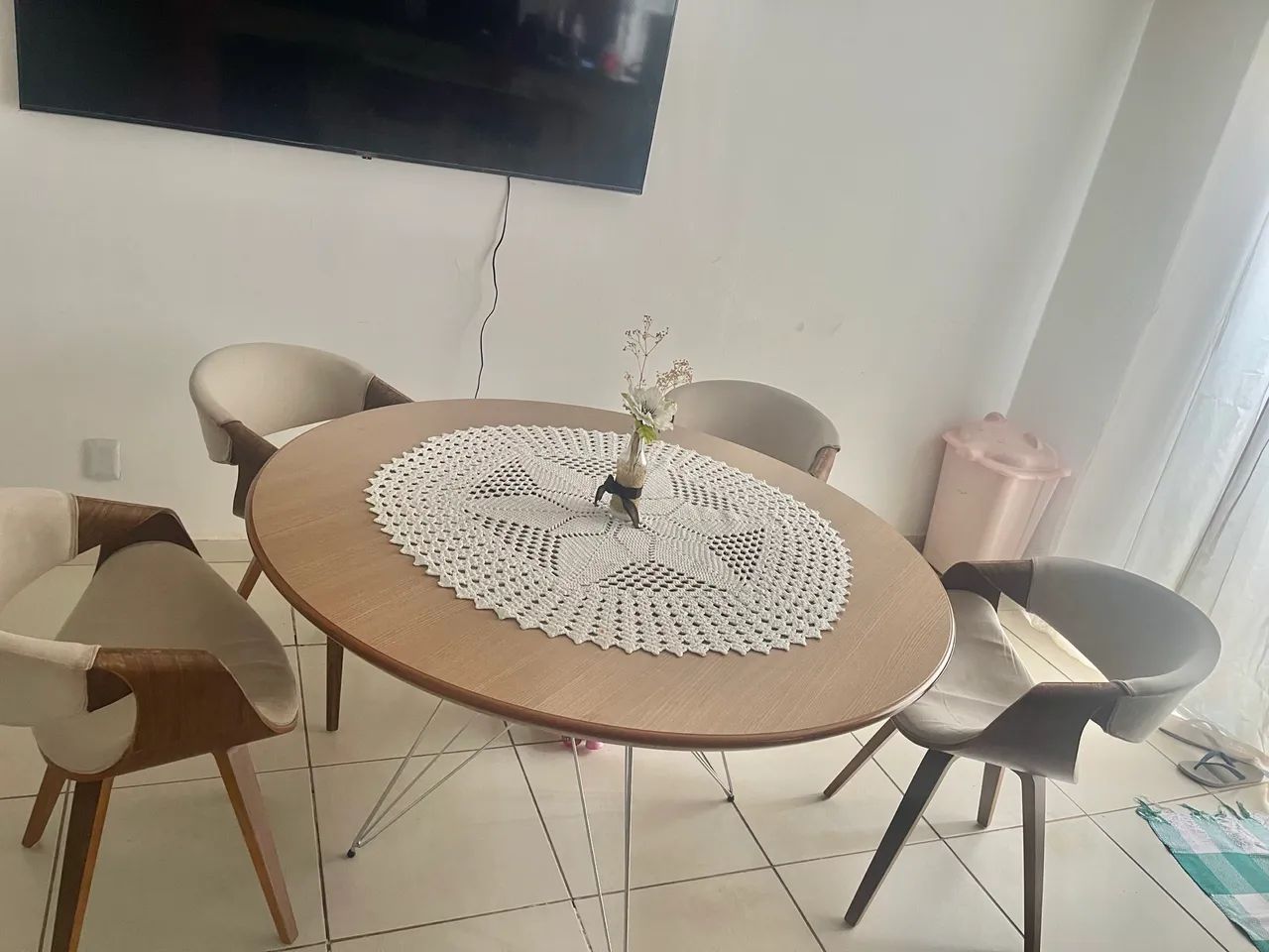 Mesa com cadeiras - Foto 3