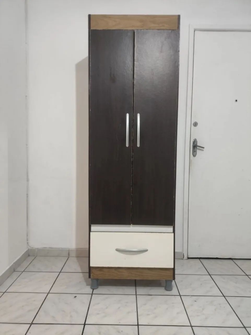 Guarda roupa pequeno 