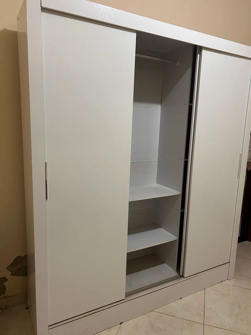 Guarda-Roupa Branco 3 Portas de Correr com Espelho - Ótimo Estado - Foto 2