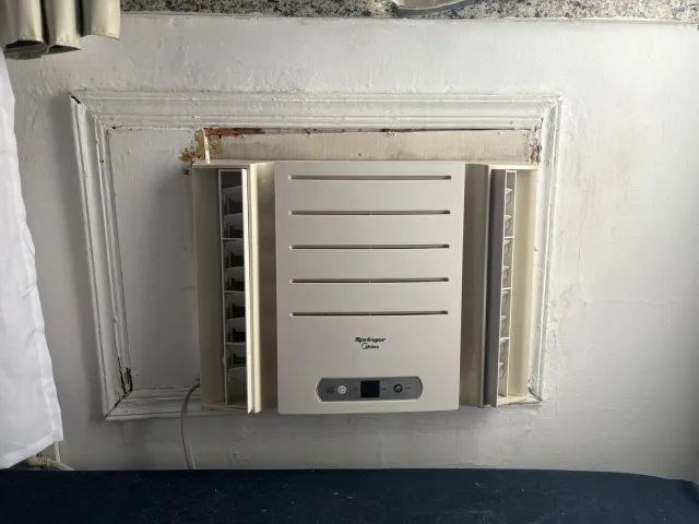 Ar-Condicionado de Janela Springer Midea 10.000 BTU's Eletrônico 127V