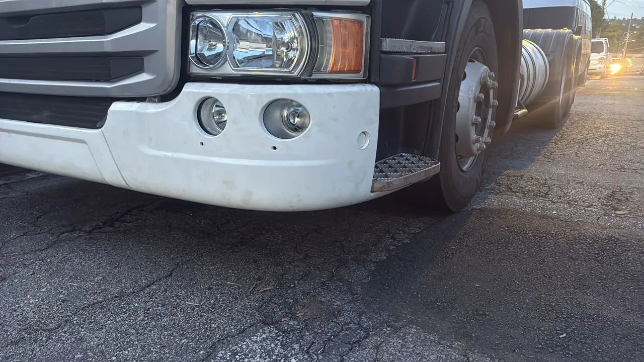 Vendo Pára-choque pintado Scania G440 hiline nunca usado. - Foto 3