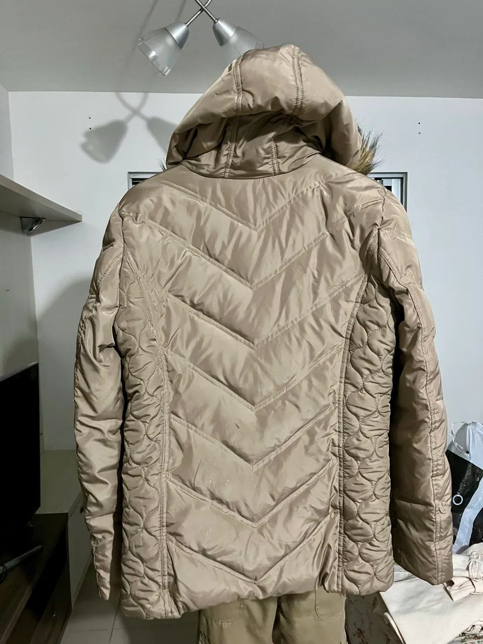 Casaco de Inverno Bege com Pelo - Estilo Puffer - Foto 2