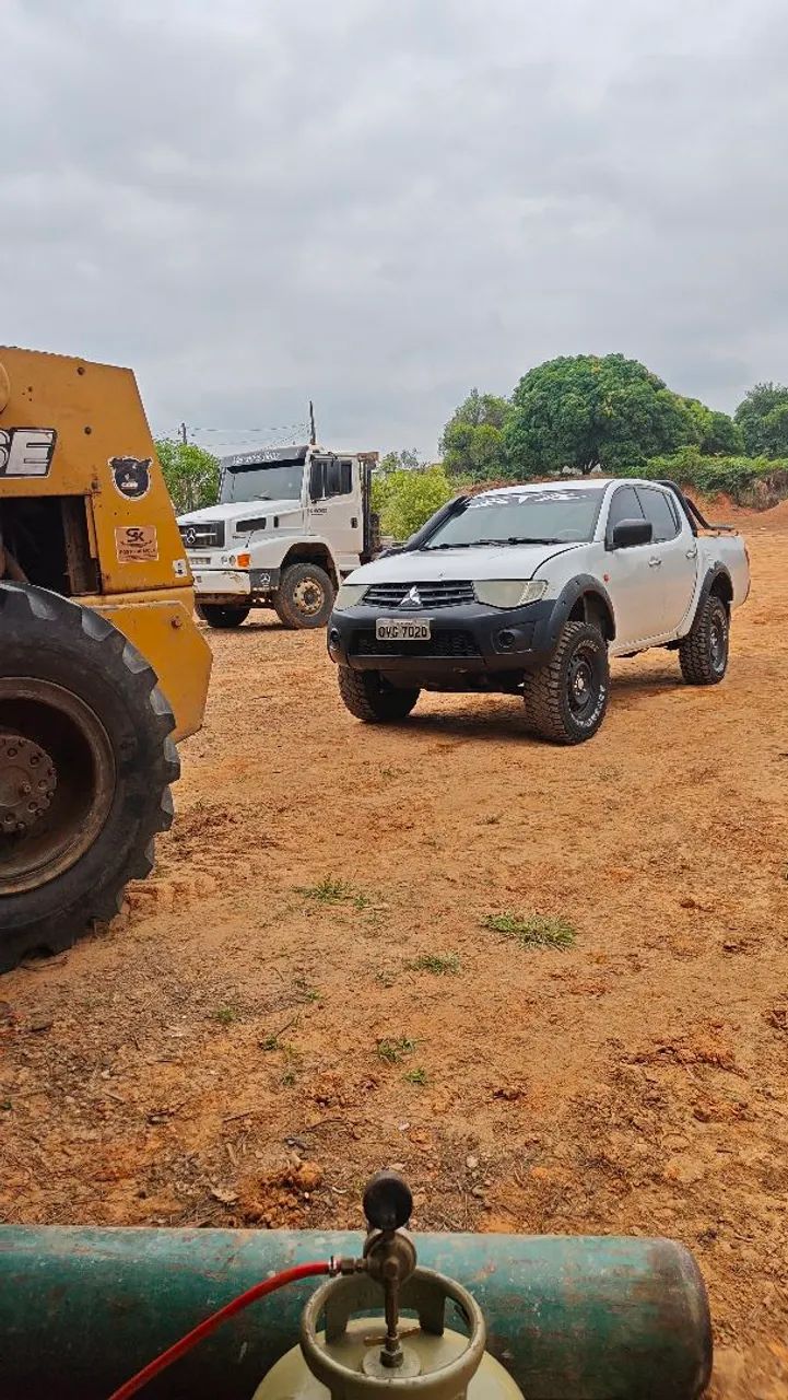 Mitsubishi L200 Triton GL 3.2 CD TB Int. Dies. Mec. 2014 - Foto 2