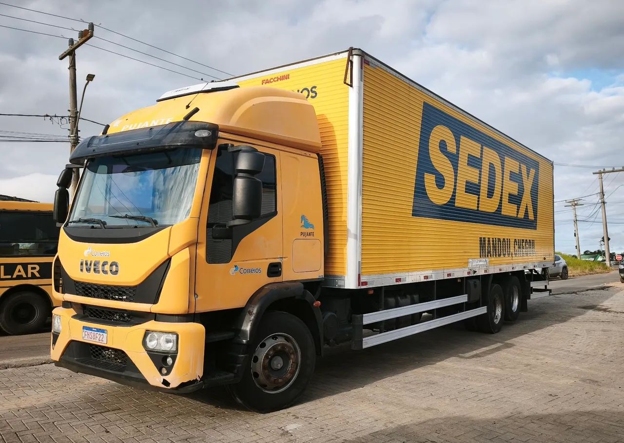 Iveco tector 24300 ano 2023 400.000km - Foto 2