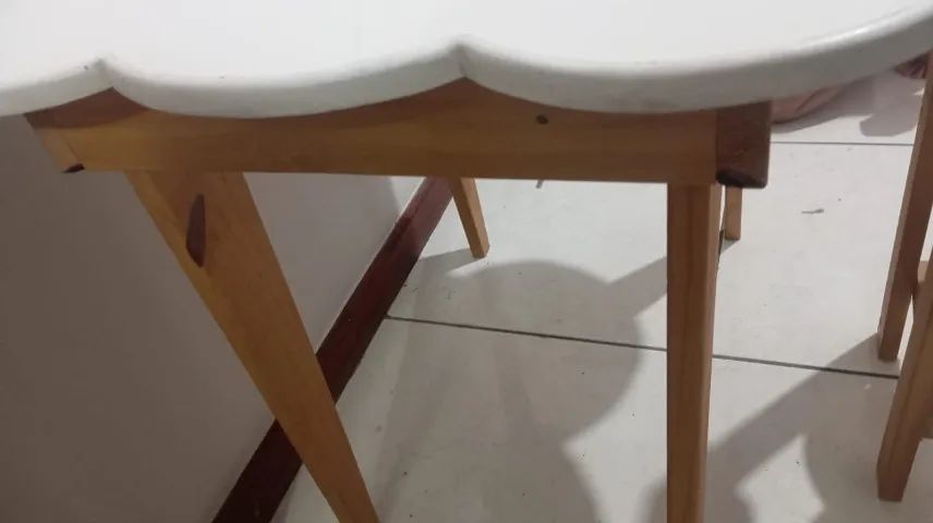Mesa intantil formato de nuvem com cadeira e banco - Foto 4