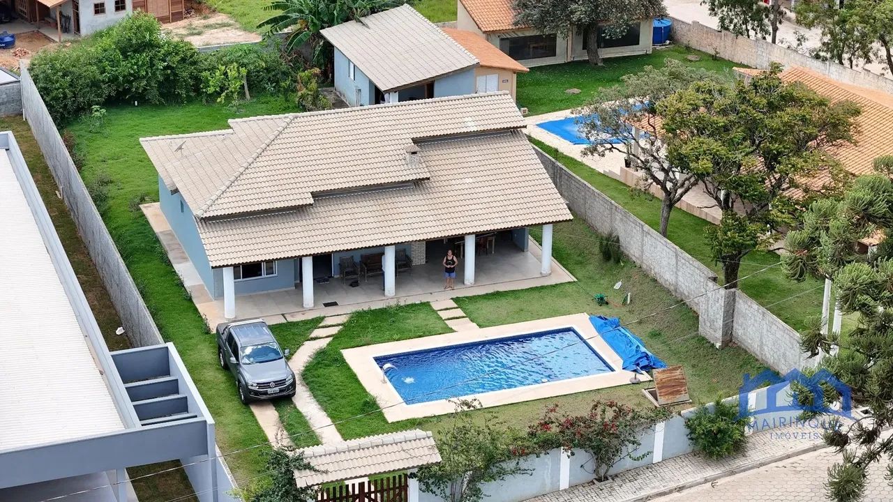 Chácara à Venda com 3 Quartos e 4 banheiros, 1.000 m² por R$ 900.000 Cód. ch1952