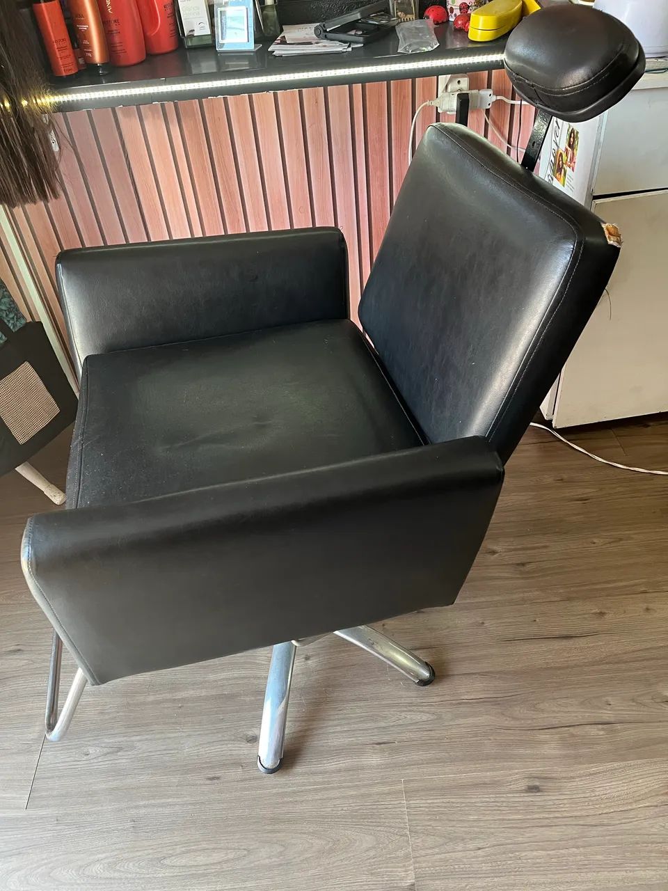 Vendo cadeira cabeleireiro e sobrancelha  - Foto 4