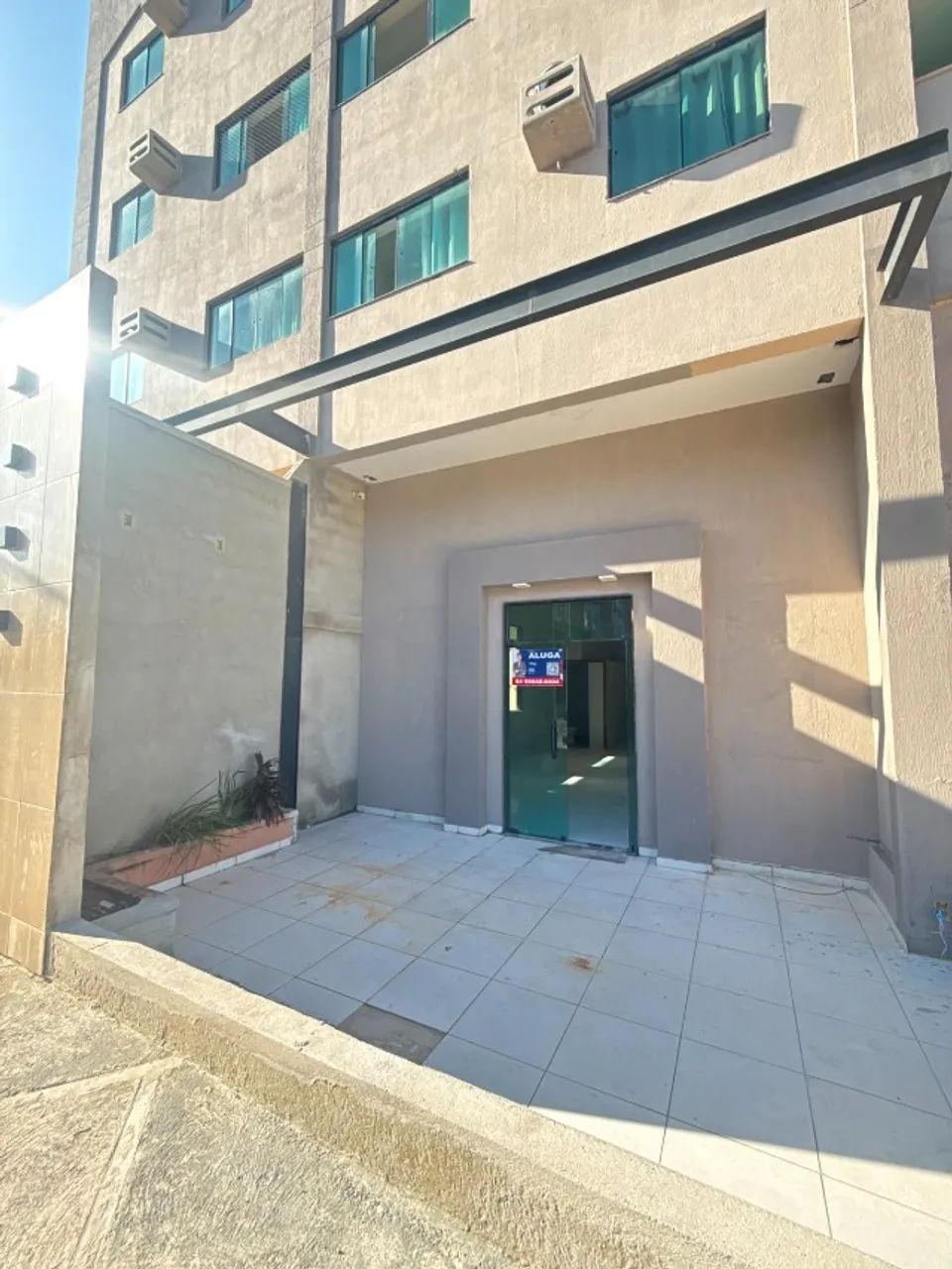 LOJA DE ESQUINA COM 70 M² + ÁREA EXTERNA PARA ALUGAR - PONTA NEGRA. - Foto 3