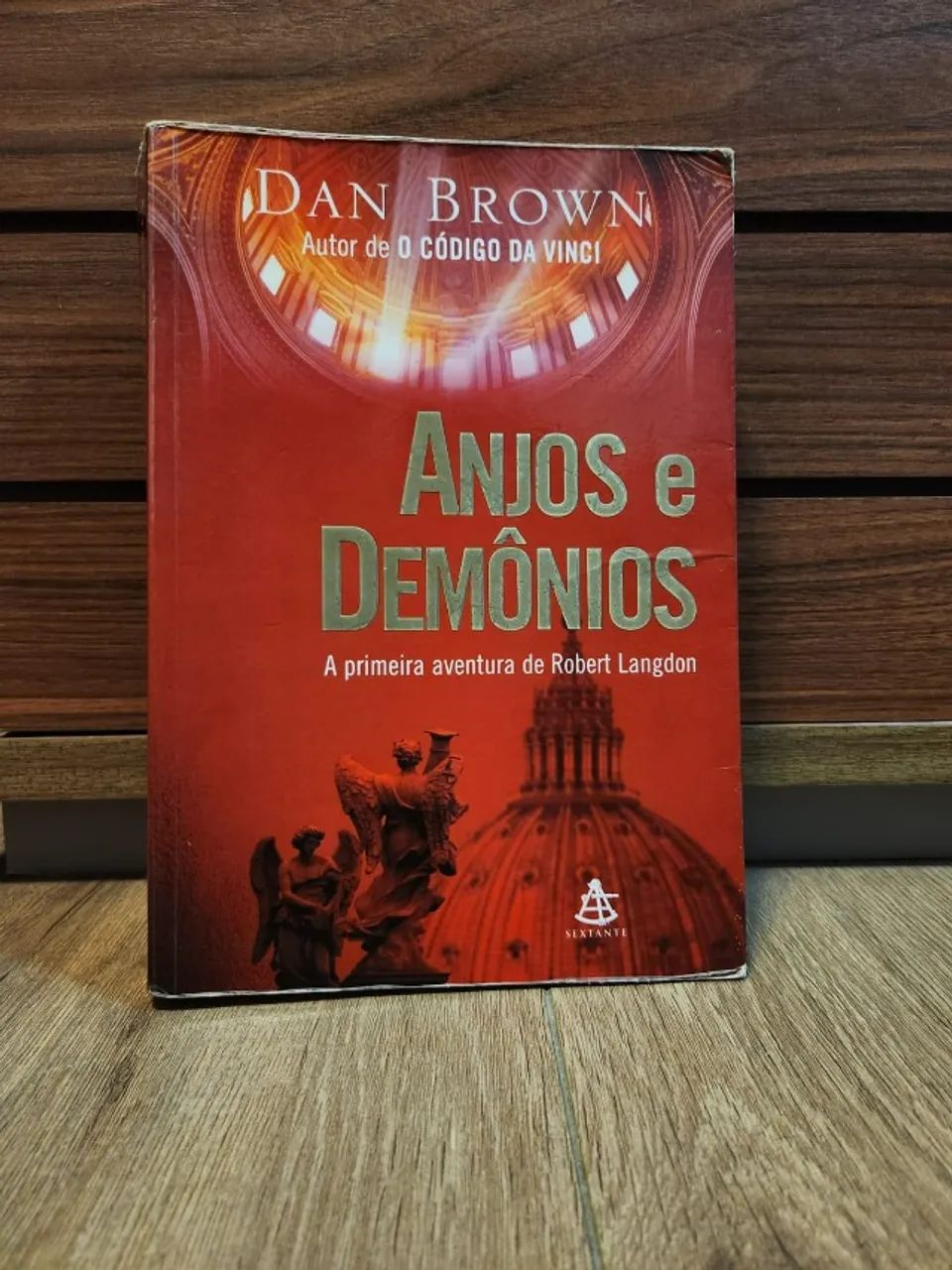 Livro anjos e demônios - Dan Brown
