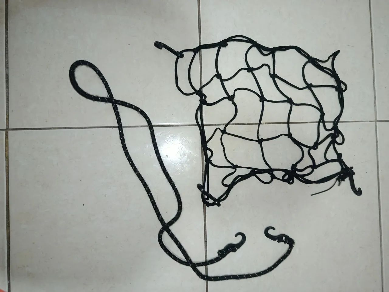 Vendo Protetor de sapato para não molhar,estique e corda para prender o capacete 
