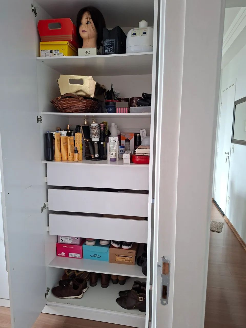 Guarda roupa 4 portas Bartira e criado mudo - Foto 4