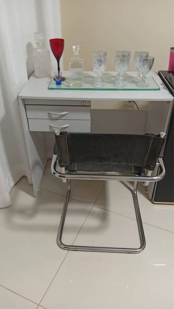 Vendo cadeira e essa mesa  - Foto 2