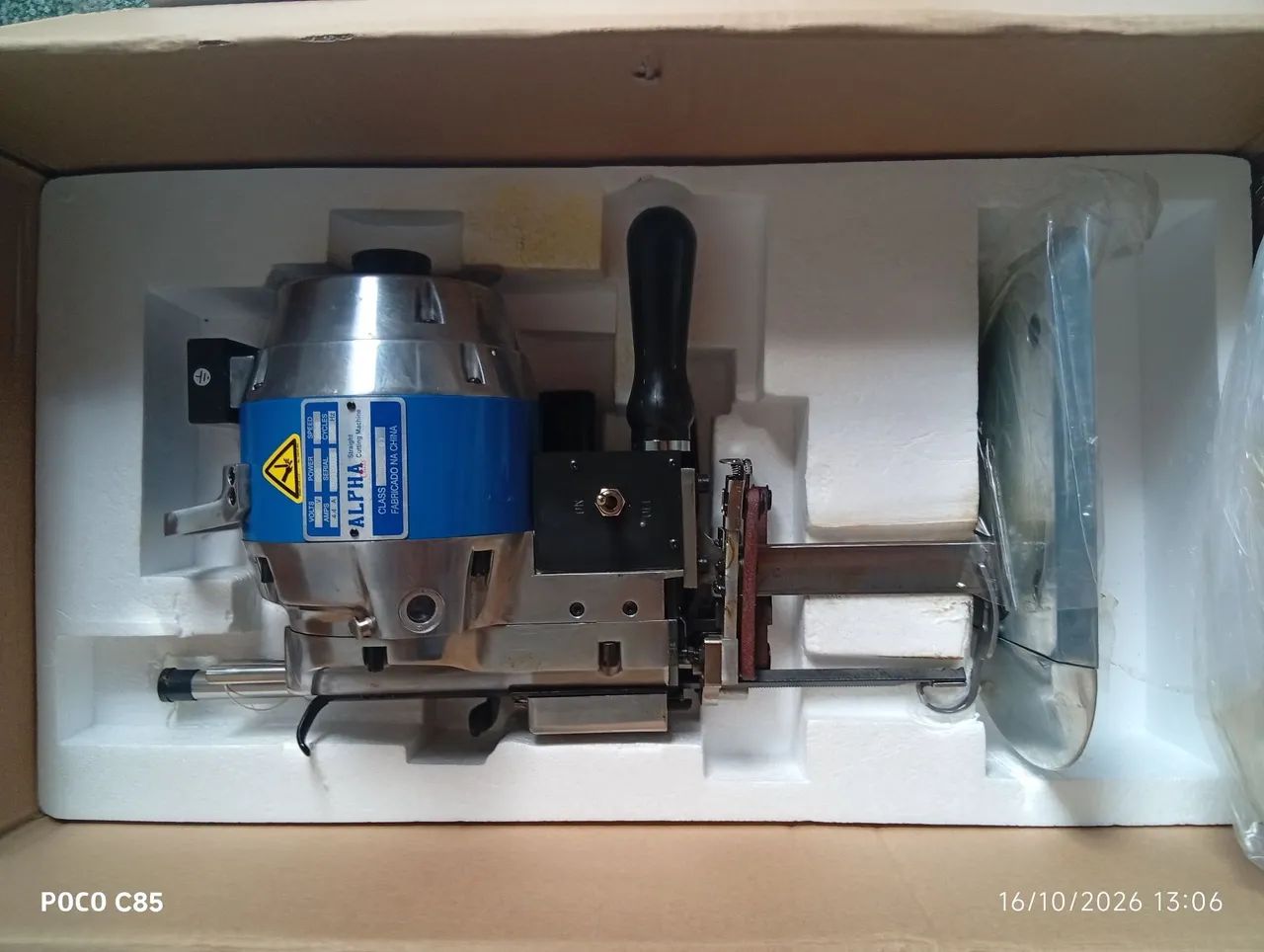Máquina de corte de tecido de faca 6 polegadas 220v marca Alpha nova na caixa 