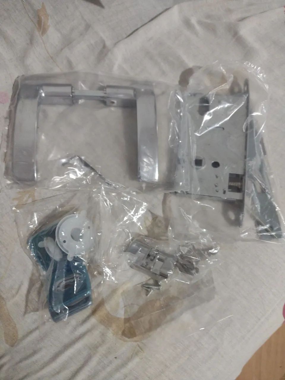 Fechadura nova na caixa 65082344876161122