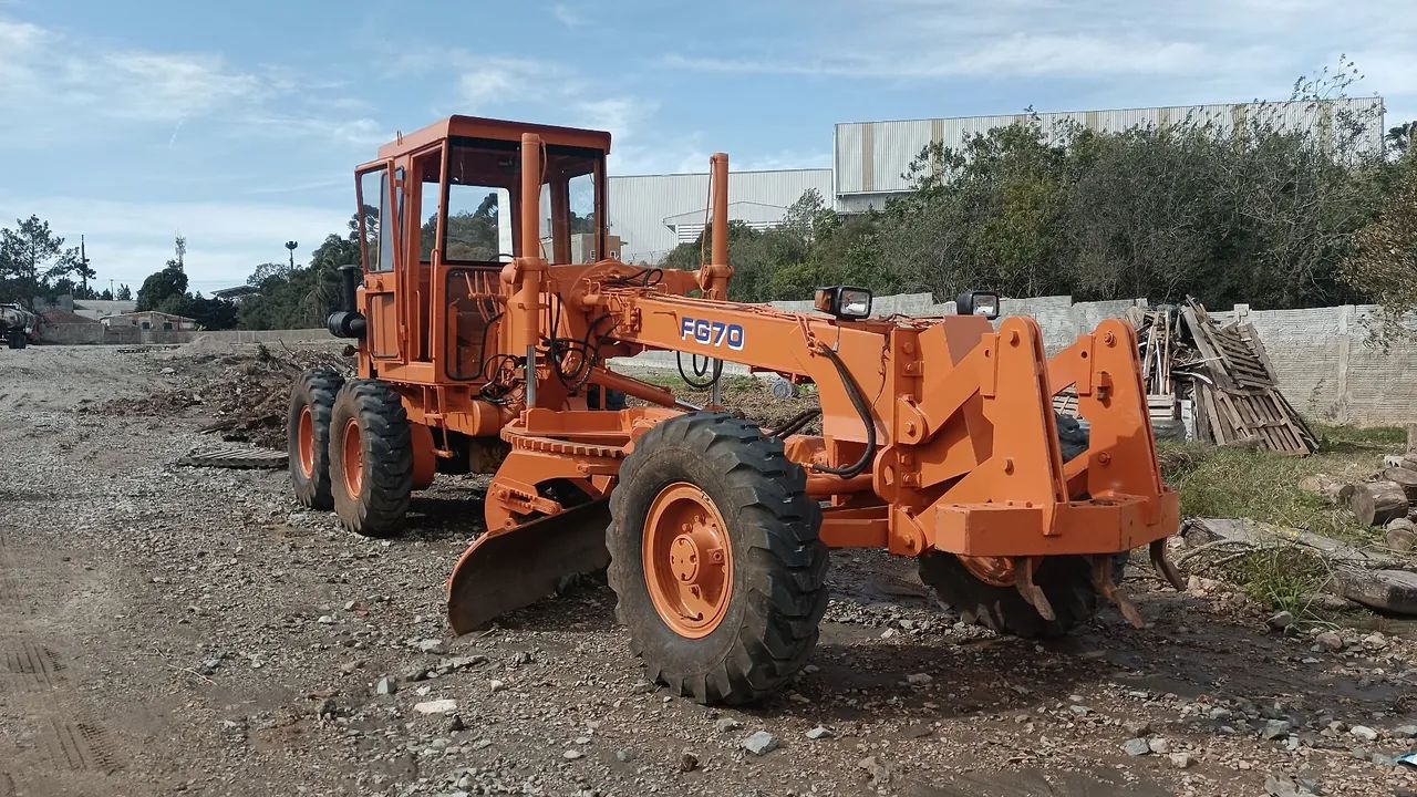 MOTONIVELADORA FIAT ALLIS FG70 ANO 1985 - Foto 3