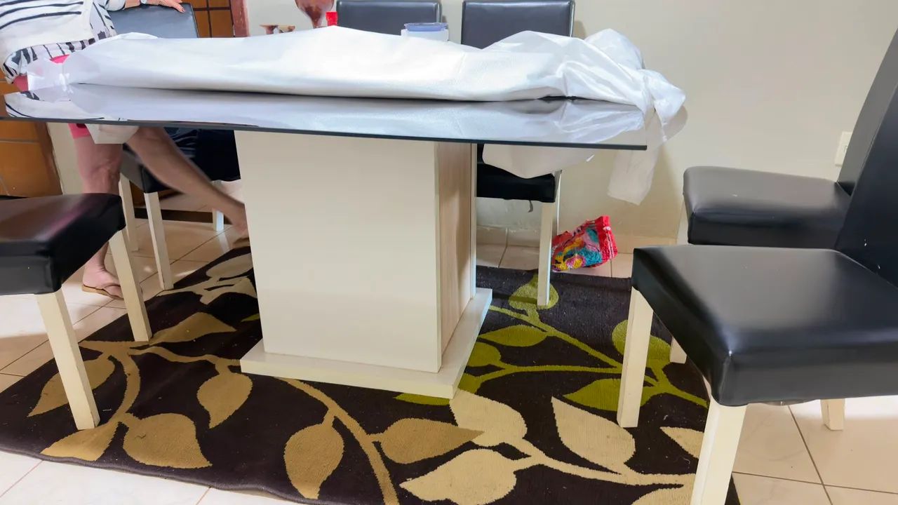 Mesa em vidro com 8 cadeiras  - Foto 4