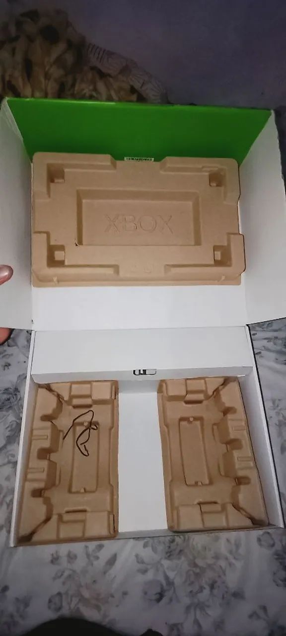 Caixa de Xbox séries s. A caixa está em perfeito estado. - Foto 2