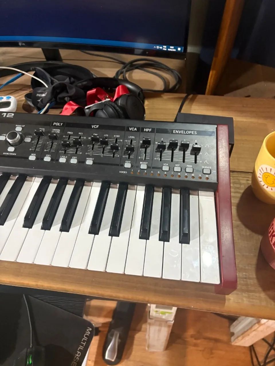 Behringer DeepMind 12 + Caixa e manual originais - Foto 4