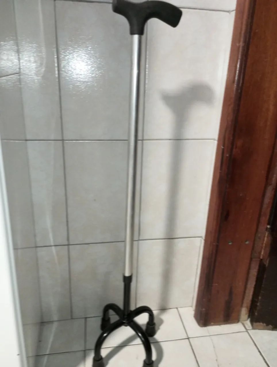 Bengala 4 apoios alumíno usadas  40,00  Whats 41 997288 792 para mensagens - Foto 4