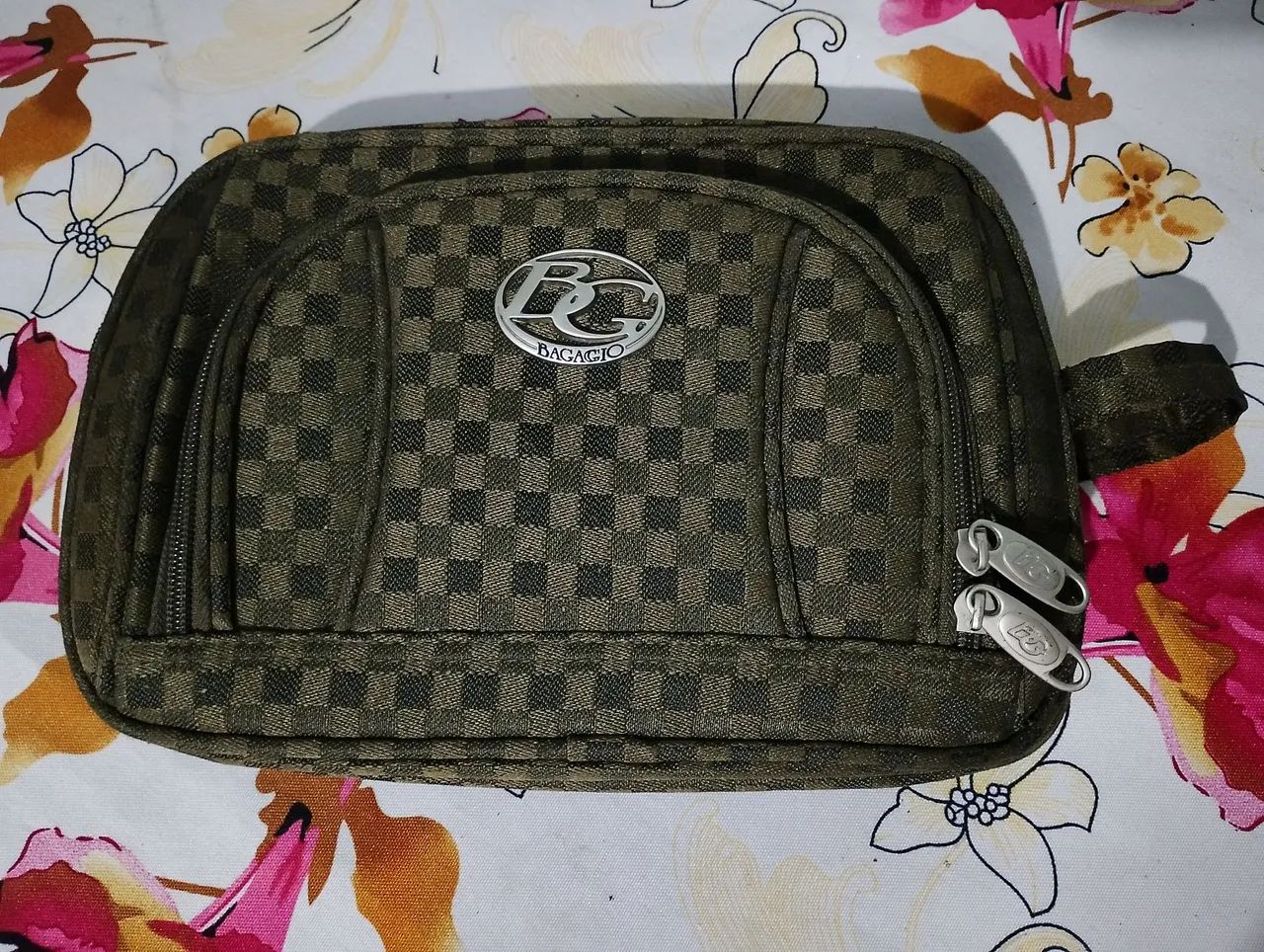 7 bolsas femininas seminovas - Foto 2