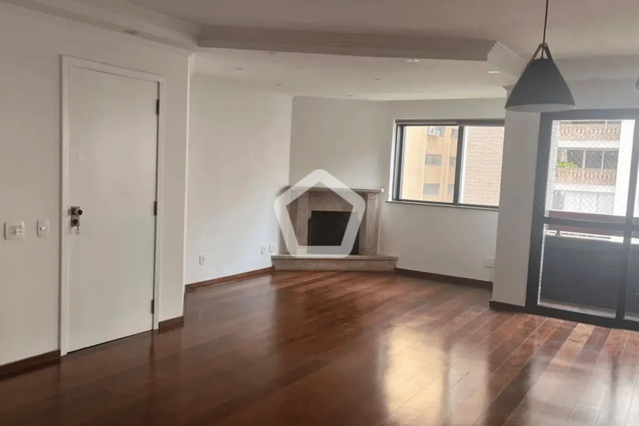 Apartamento 4 quartos em Itaim Bibi com lareira e boa iluminação